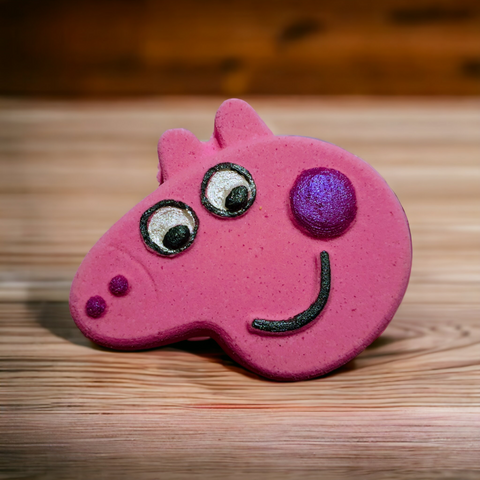 Pinky pig bath bomb